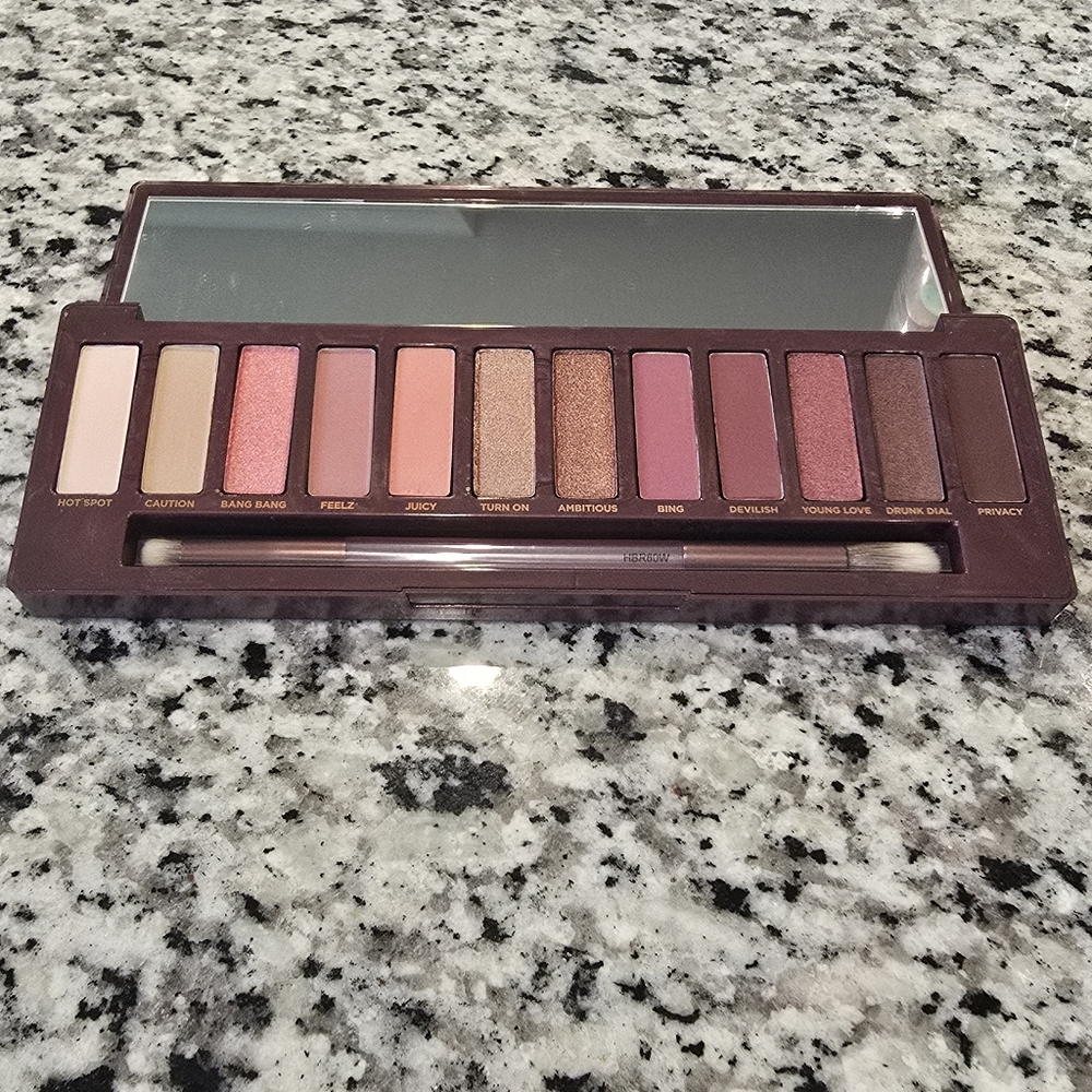 Urban Decay Naked Eyeshadow Palette - Red and Brown Shades - Picture 3 of 8